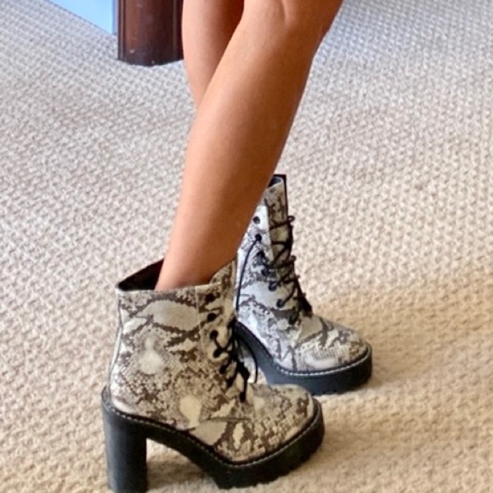 MADDEN GIRL ARCHIEE SNAKE PRINT COMBAT BOOT!! Size 7!